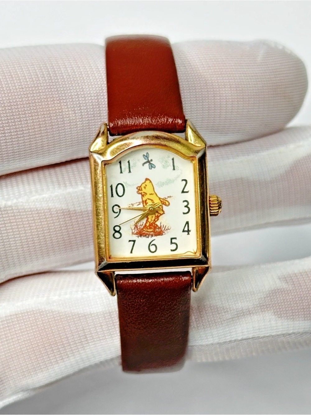 Vintage Disney Classic Pooh Winnie The Pooh Watch White Dial E9 - Runs Great!